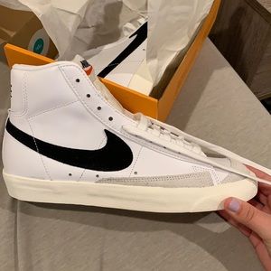 Woman’s Blazer Mid ‘77